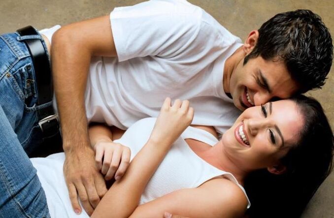 Egy férfi izgalomba jön, ha megérint egy lányt